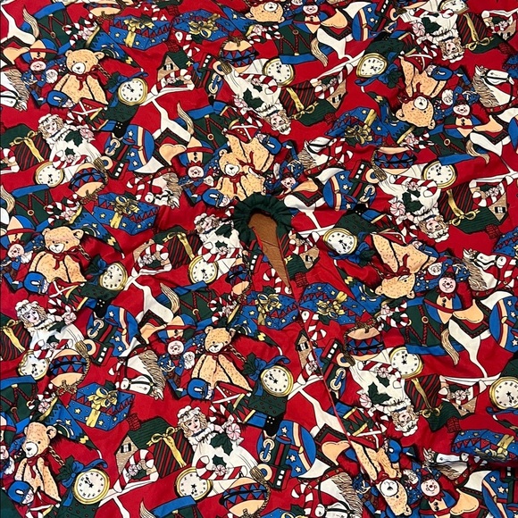 Festive Red and Green Holiday Tree Skirt - Picture 8 of 8